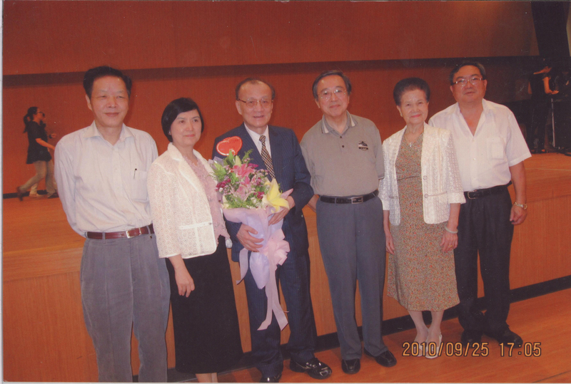 2010年郭大誠參與「詞曲作家郭大誠與臺灣歌謠發展研討會」和與會者的合照