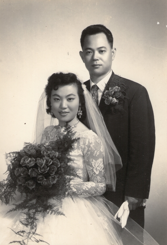 周藍萍與太太李慧倫結婚照