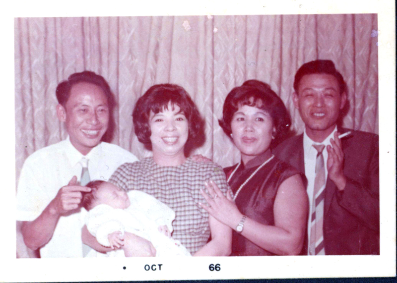 曾仲影夫妻與環球唱片老闆夫妻合照