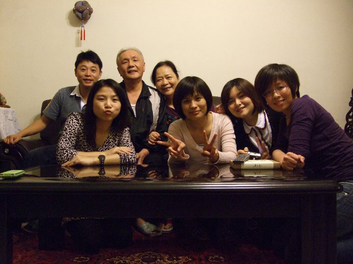 林煌坤老師與友人合照(左3)