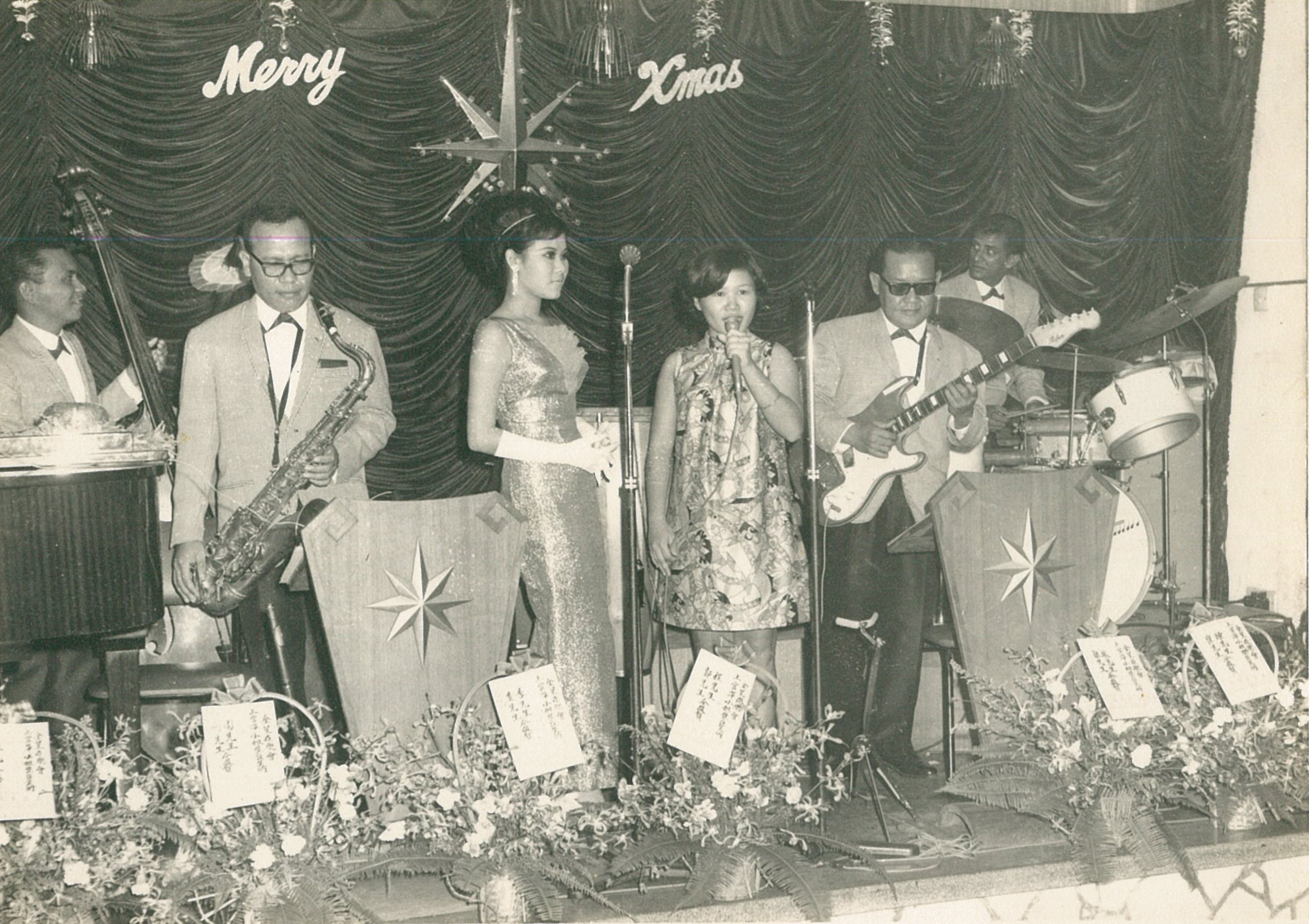 1968年上官萍出國至新加坡金星夜總會演唱