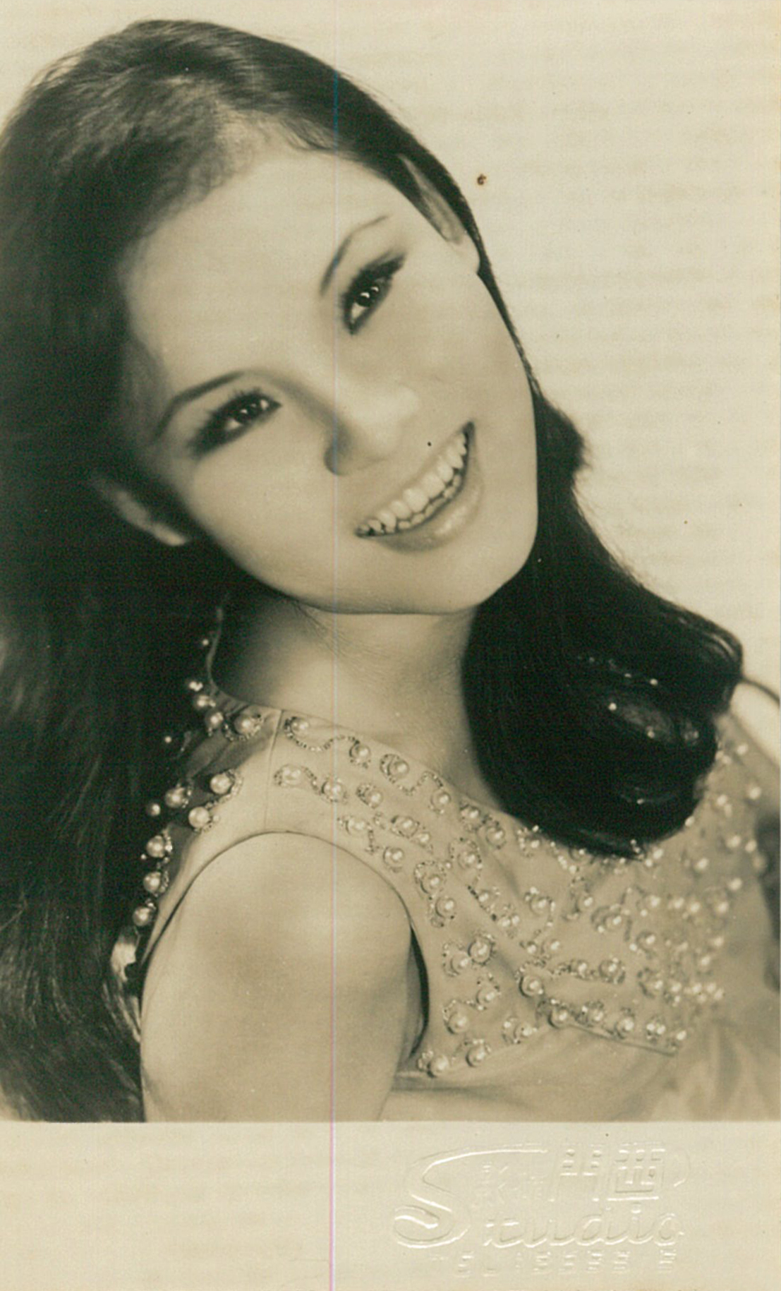 剛出道時的上官萍