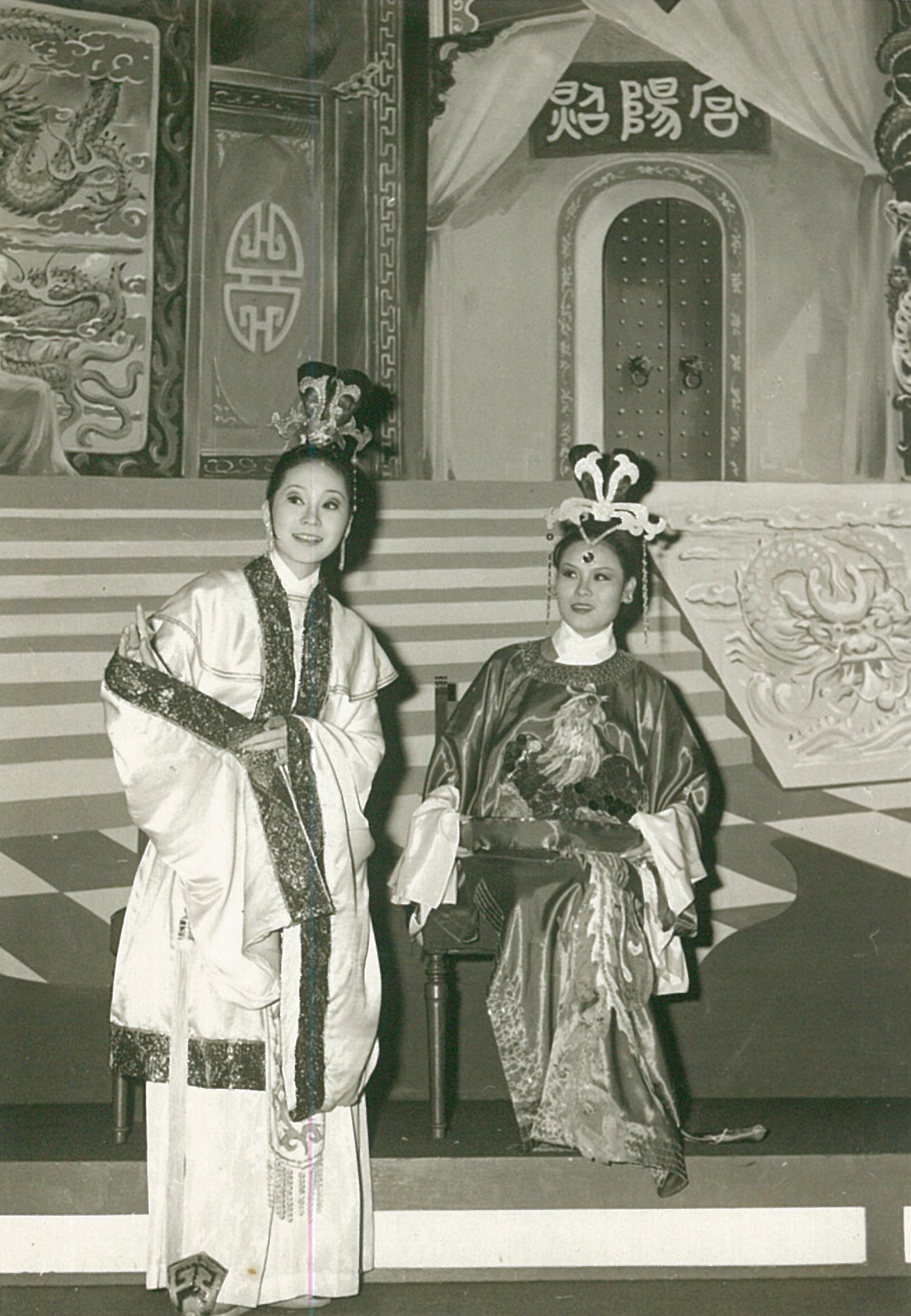 海燕演出宮廷劇，紀利男以音樂幫襯