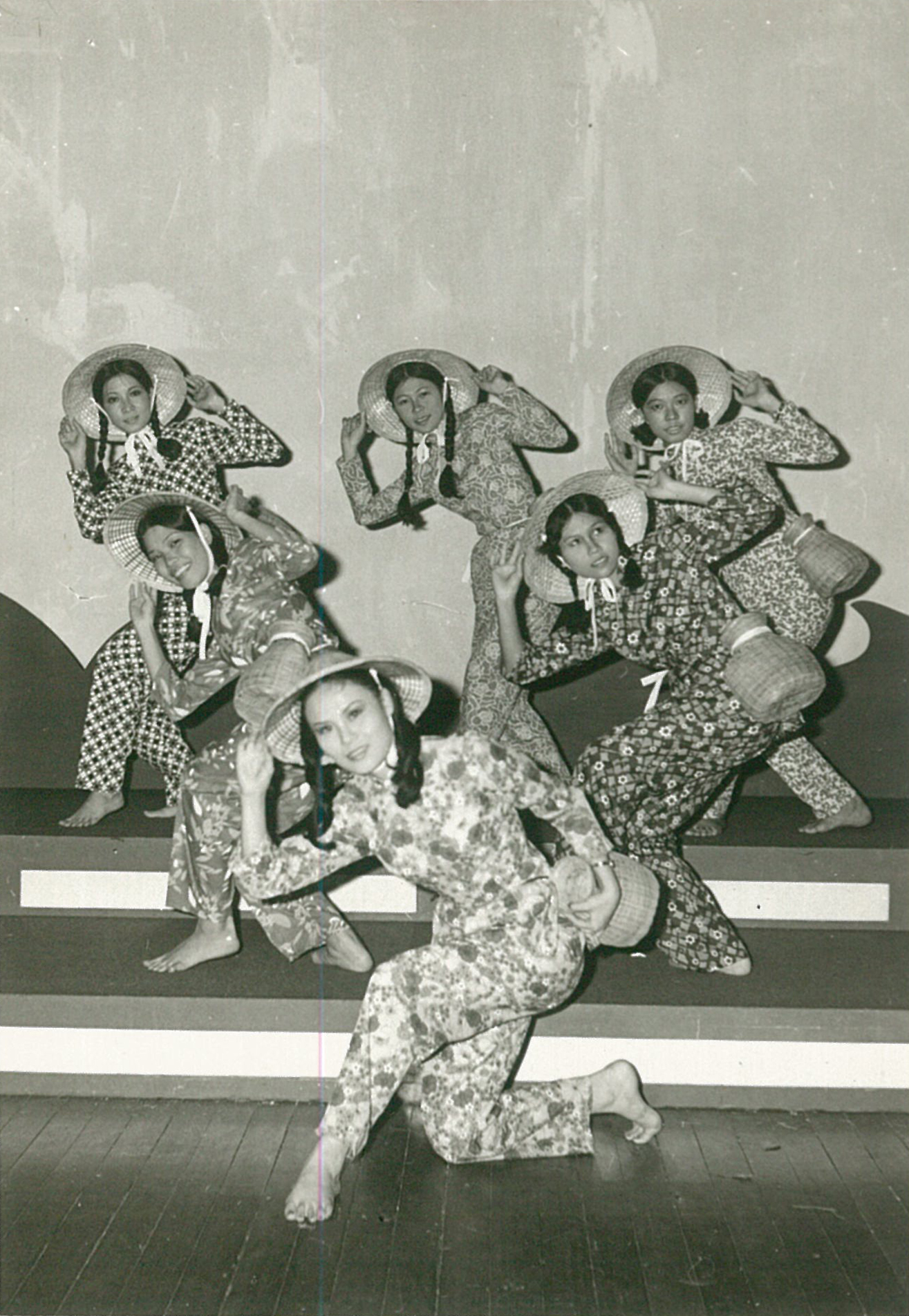 海燕演出採茶歌舞