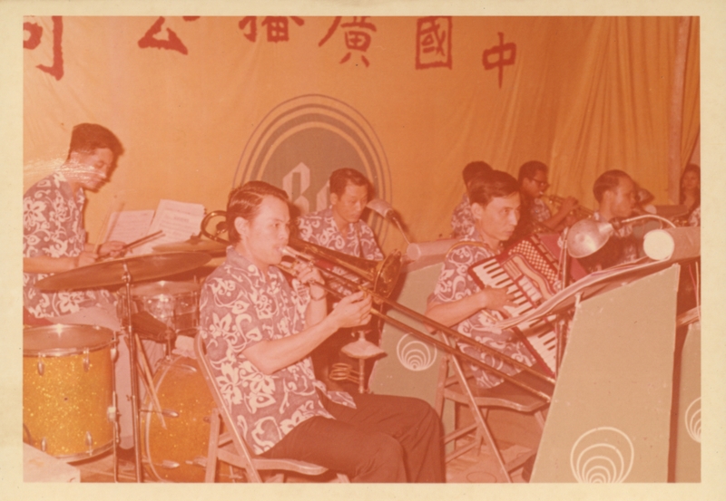 背面留言：樸生留念 永遠懷念您 1959.1.22 影中人 (草寫簽名)