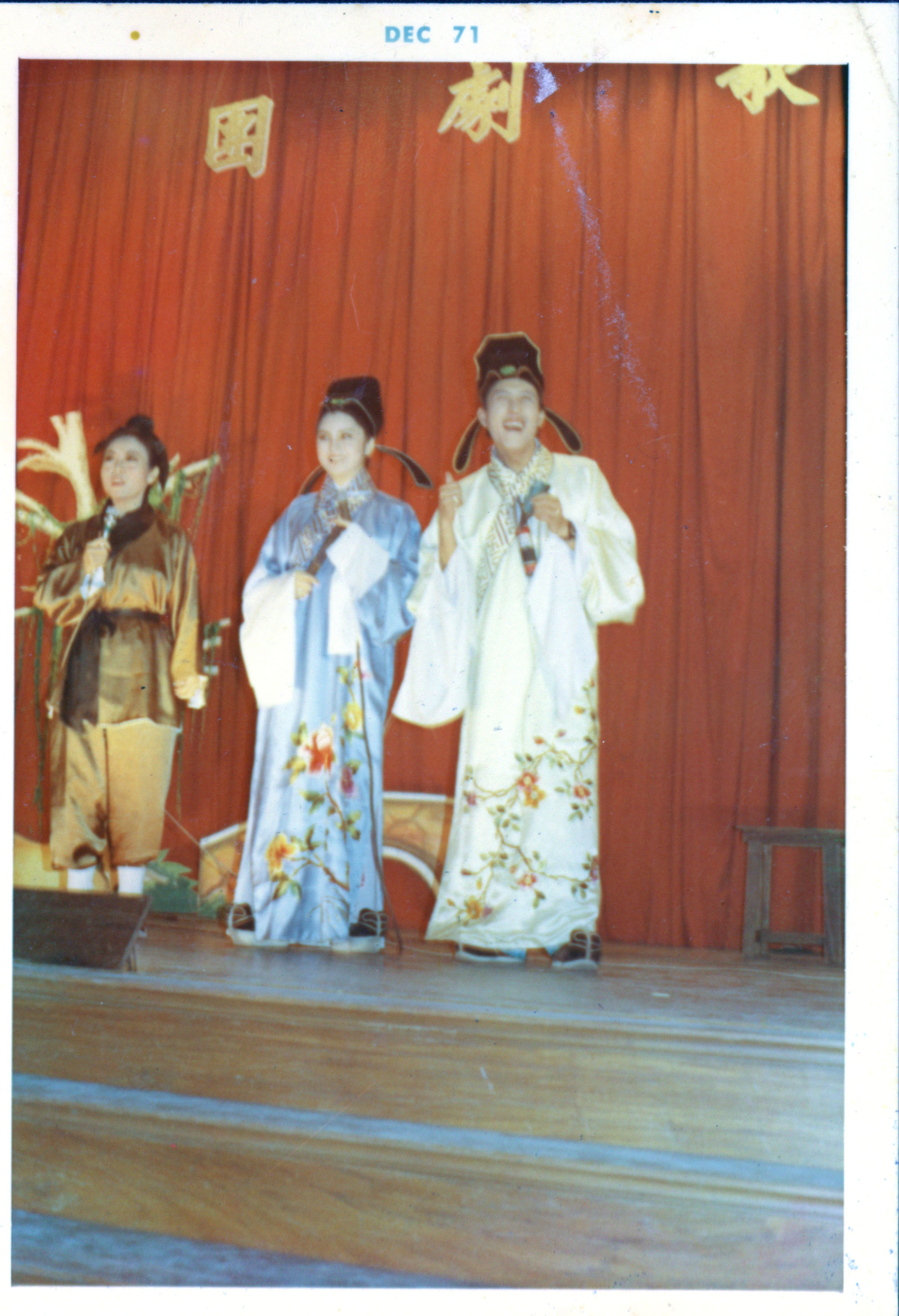 菲律賓與余天表演歌劇